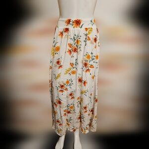 💙 36. Torrid 2X White Floral Skirt